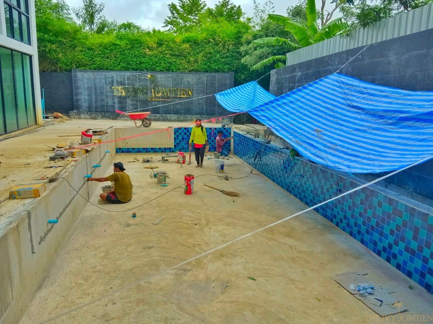 The Ivy Jomtien Beach Pattaya Update Construction  ส่วนงานสระว่ายน้ำ เริ่มปรับพื้นที่โดยรอบ และเตรียมปรับพื้นผิวจร้า  ขอ